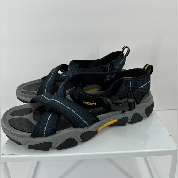 KEEN Newport H-2 Sandals Mens US9 - Picture 1 of 6